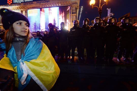 En Ukraine, l'intervention policière au centre de Kiev fait des dizaines de blessés
