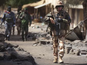 Soldat français en patrouille à Gao, le 2 mars 2013. REUTERS/Joe Penney
