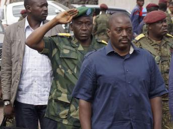 Le président Kabila (face) à Goma, le 30 novembre 2013. REUTERS/Kenny Katombe