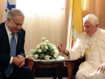 Benyamin Netanyahu, lors d'une visite du pape Benoît XVI à Nazareth, en mai 2009. Reuters