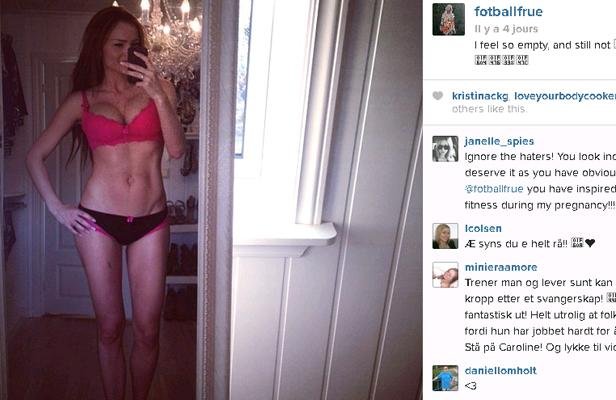 Norvège: Une femme de footballeur scandalise les jeunes mamans avec son ventre plat
