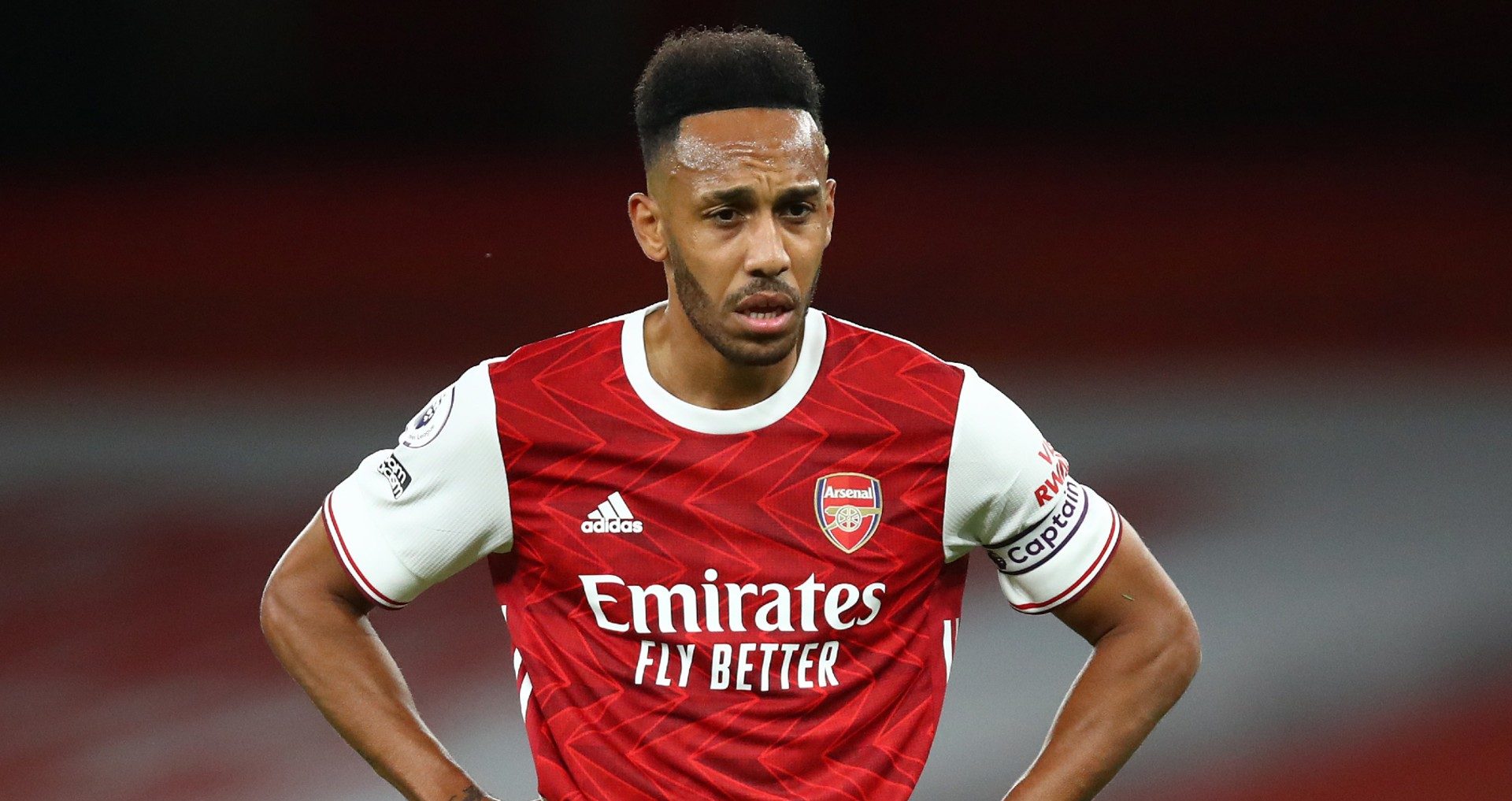 Arsenal retire le brassard de capitaine à Pierre-Emerick Aubameyang
