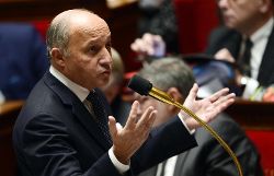 Ukraine: «Ce n'est pas un coup d'Etat. La France appelle au dialogue»