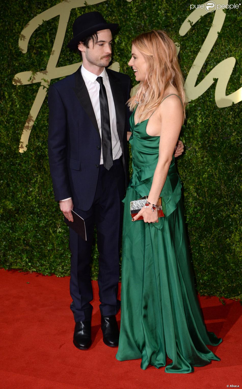 Sienna Miller : Soirée chic avec son amoureux et la divine Yasmin Le Bon