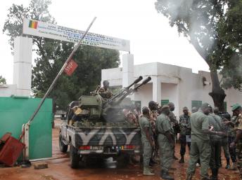 Entrée du camp militaire de Kati, près de Bamako, au Mali, le 3 octobre 2013. AFP PHOTO/HABIBOU KOUYATE