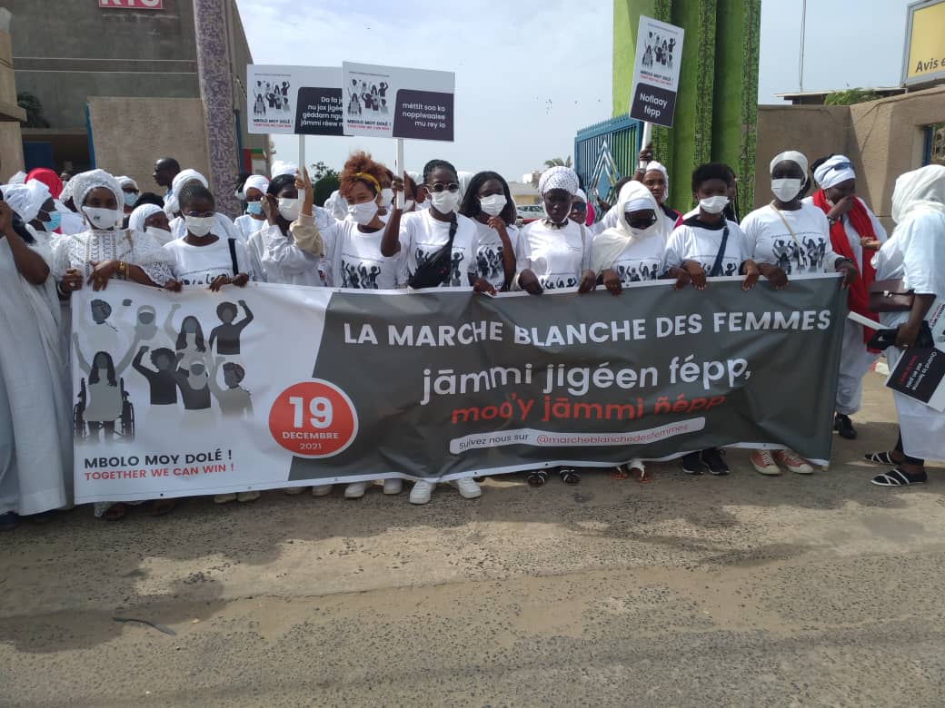 Marche blanche des femmes: une mobilisation réussie et un manifeste destiné au Président Macky Sall 