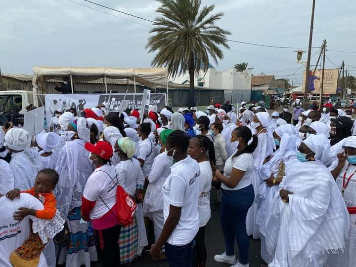 Marche blanche des femmes: une mobilisation réussie et un manifeste destiné au Président Macky Sall 