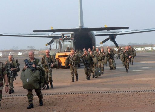 Les premiers renforts terrestres français entrent en Centrafrique