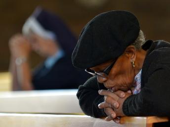 Décès de Nelson Mandela: les Sud-Africains se recueillent dans l'union