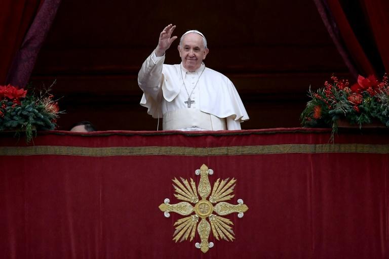 "Urbi et orbi" : pour Noël, le pape appelle au "dialogue" et déplore les "tragédies oubliées"