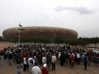 Le First National Bank Stadium de Soweto, communément appelé Soccer City. Johannesburg, le 9 décembre 2013. REUTERS/Siphiwe Sibeko