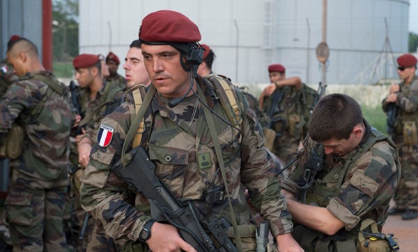 Des militaires français en patrouille à Bangui, Centrafrique, le 8 décembre 2013. REUTERS/Herve Serefio