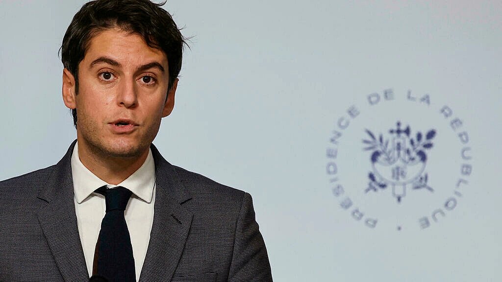 Pass vaccinal: Attal vise un calendrier "au plus près de ce qui était prévu"