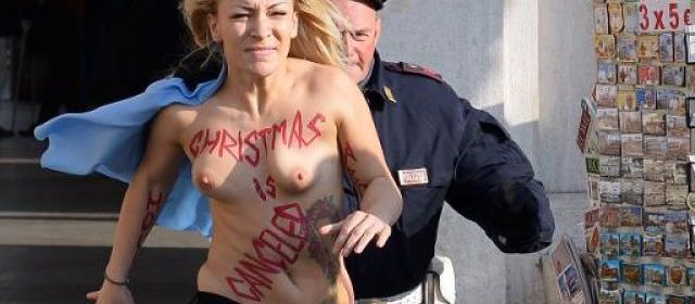 Rome: une "Femen" se dénude place Saint-Pierre pour l'avortement