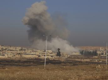 Nuage de fumée résultant de l'explosion d'une bombe non loin d'Alep, le 21 décembre 2013. REUTERS/Ahmad Othman