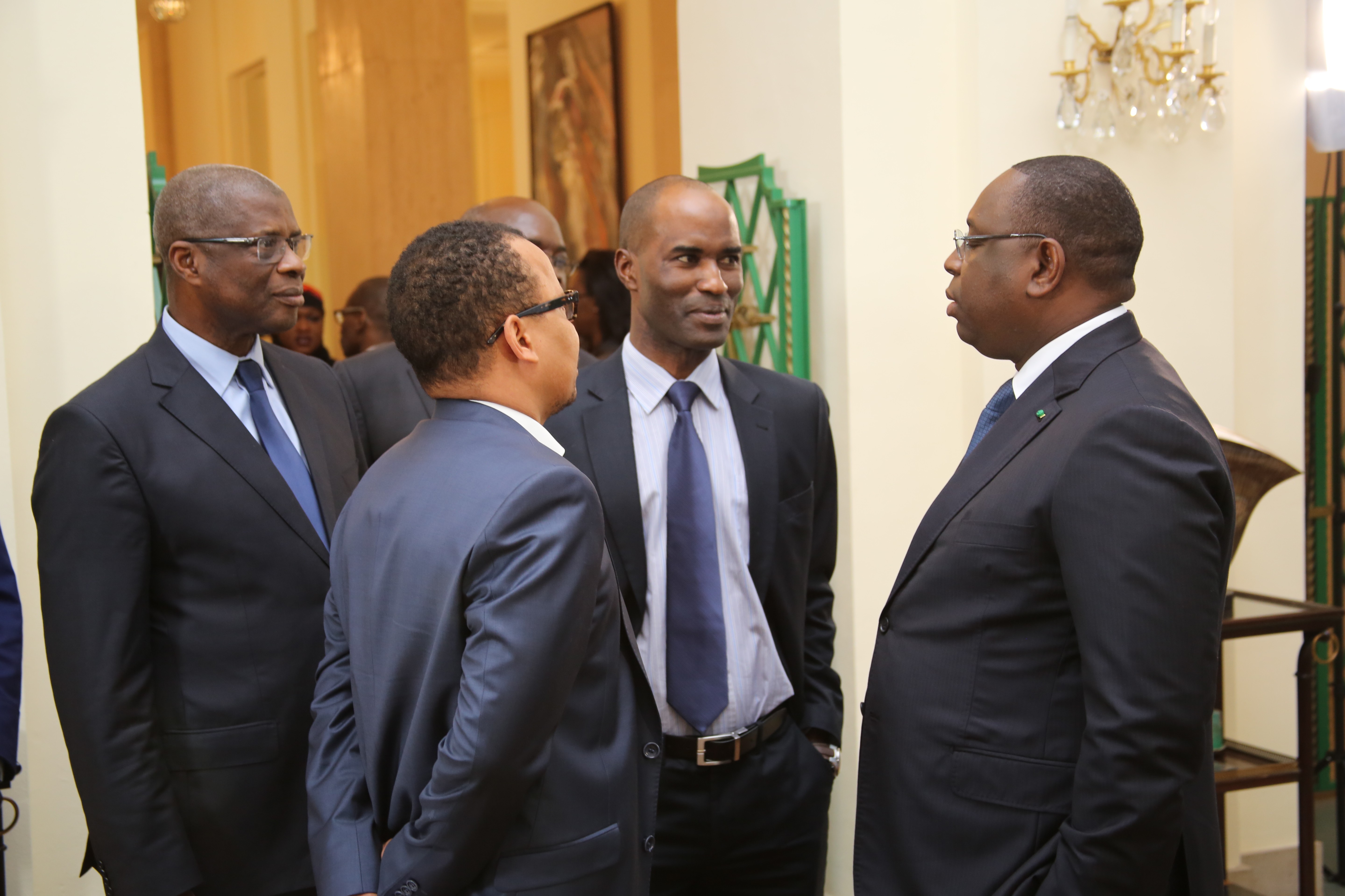 Discours de fin d'Année 2013: Deux photos du président avec ses collaborateurs avant son discours