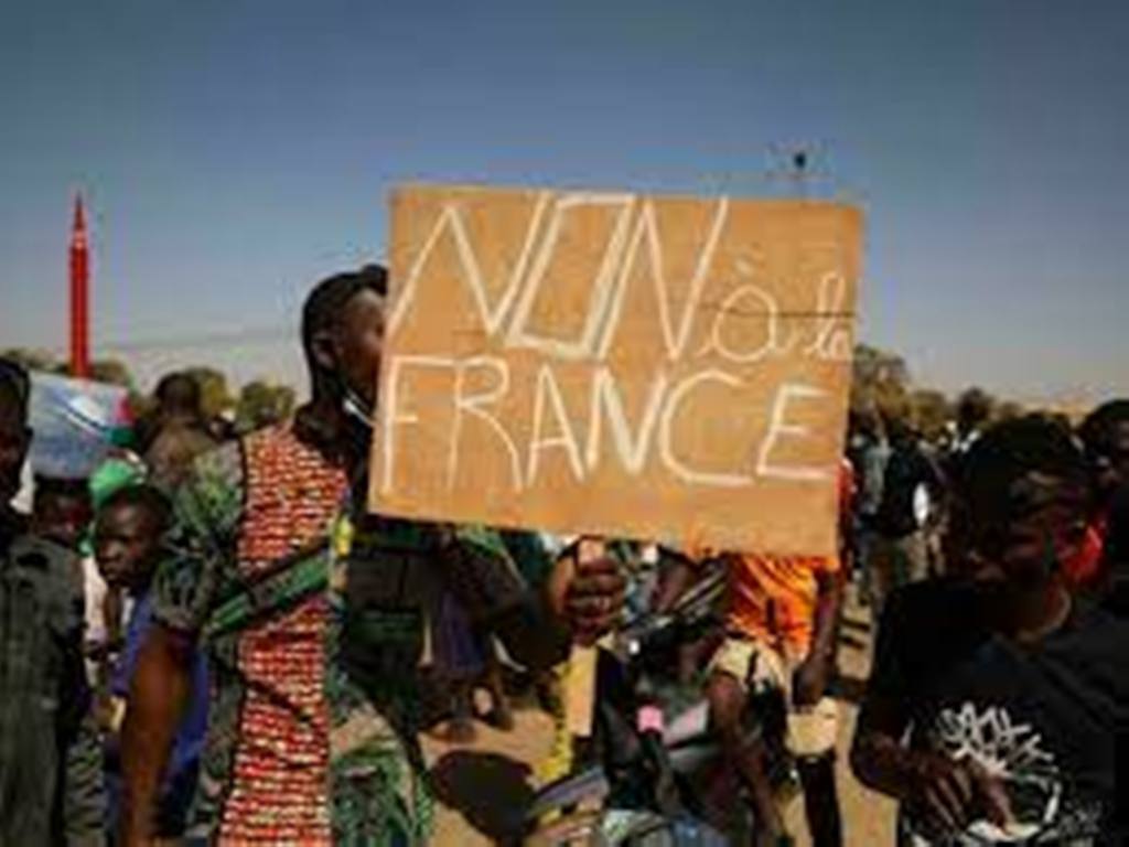 Burkina Faso : la France a-t-elle joué un rôle dans le renversement du président Roch Kaboré ?