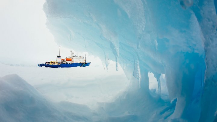 Antarctique : l'évacuation des passagers du navire russe a débuté