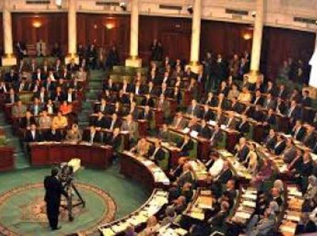 Tunisie: les députés votent pour la Constitution à un train de sénateur