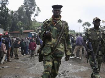 Des rebelles du M23 à Karuba, à l'ouest de Goma, le 28 novembre 2012. REUTERS/Goran Tomasevic
