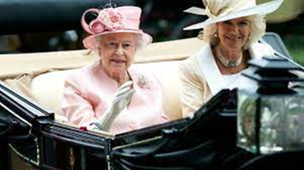 Elizabeth II célèbre ses 70 ans de règne et souhaite que Camilla devienne "reine consort"