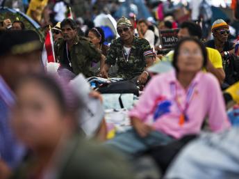 Des manifestants anti-gouvernementaux dans le centre de Bangkok, le 11 janvier 2014. REUTERS/Nir Elias