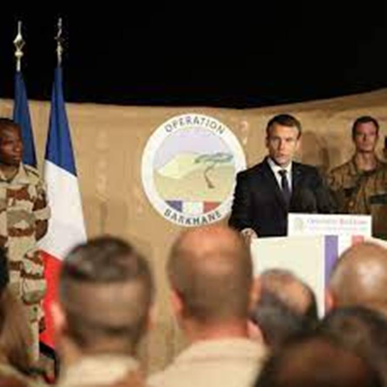 Mali: Paris réfléchit à l'après Barkhane au Sahel, Bamako se cherche de nouveaux partenaires