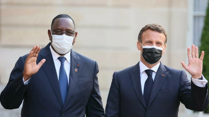 ​Emmanuel Macron et Macky Sall en réflexion sur l'aide au développement en Afrique