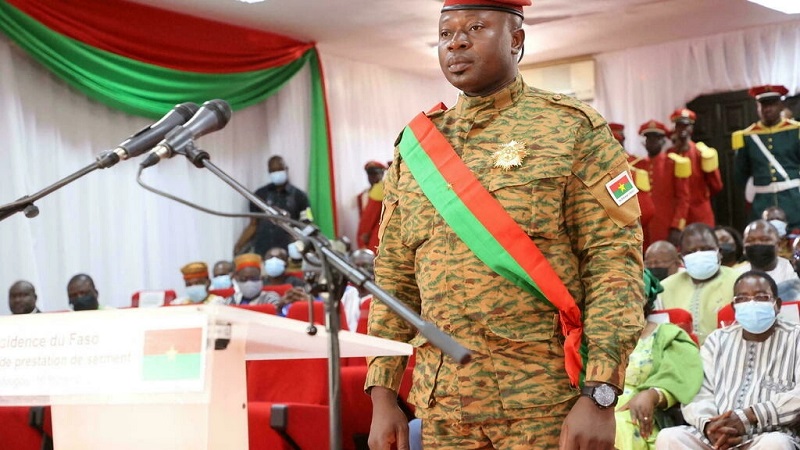 Le lieutenant-colonel Damiba investi président du Burkina Faso