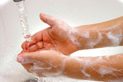 Lavage de main de rigueur face aux bactéries plus résistantes que jamais