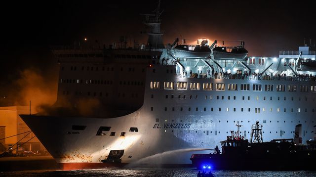 Grèce: incendie à bord d'un bateau de croisière en mer Ionienne, les passagers évacués