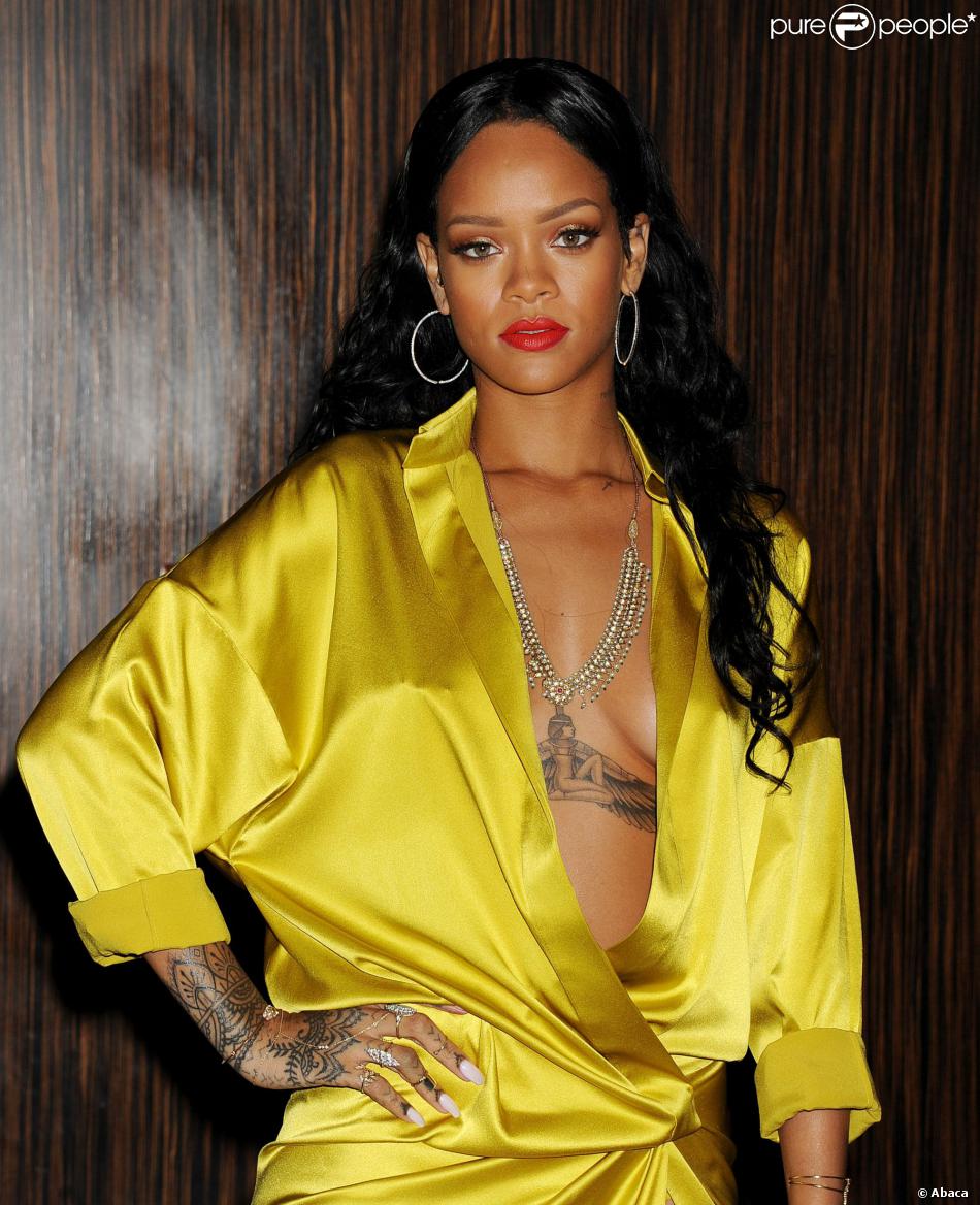 Rihanna, sexy et ultradécolletée : Torride, elle affole les soirées pré-Grammys