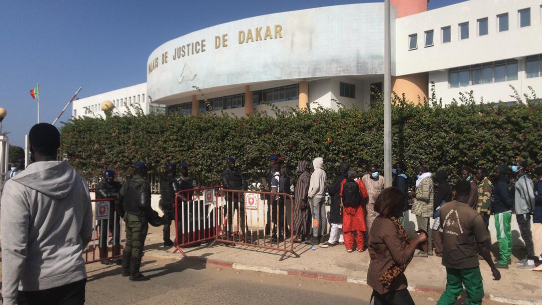 Procès en appel pour apologie du terrorisme : forte mobilisation au Palais de justice pour soutenir Imam Ndao