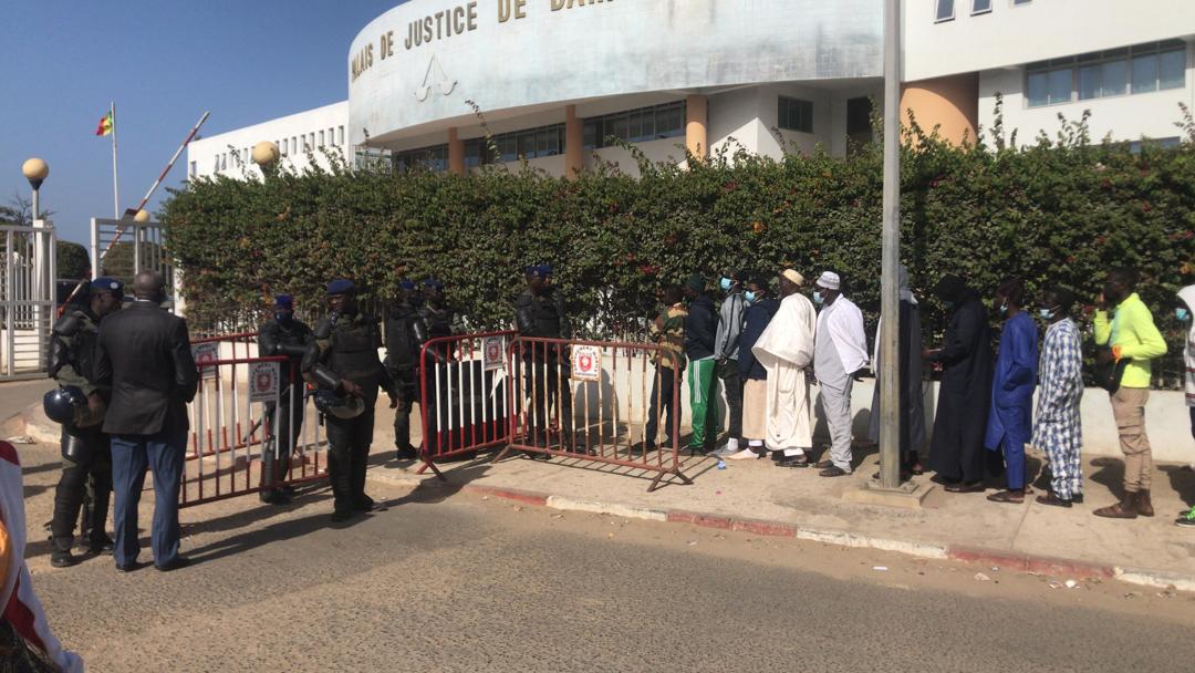 Procès en appel pour apologie du terrorisme : forte mobilisation au Palais de justice pour soutenir Imam Ndao