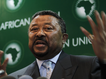 Jean Ping, alors président de la Commission de l'Union africaine, en janvier 2011. REUTERS/Thomas Mukoya