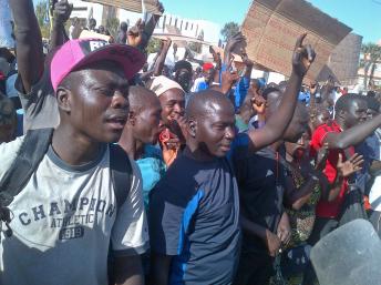 Manifestation à Dakar des marchands ambulants, le 5 février 2014. RFI/Carine Frenk