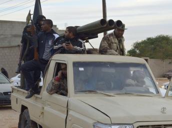 des membres de l'armée libyeinne, à Sabha, dans le sud de la Libye, considéré comme un nouveau sanctuaire du terrorisme. REUTERS/Saddam Alrashd