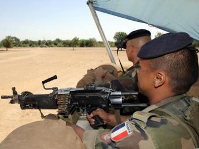 La présence française au Tchad devrait être renforcée de 300 hommes. AFP PHOTO / PASCAL GUYOT