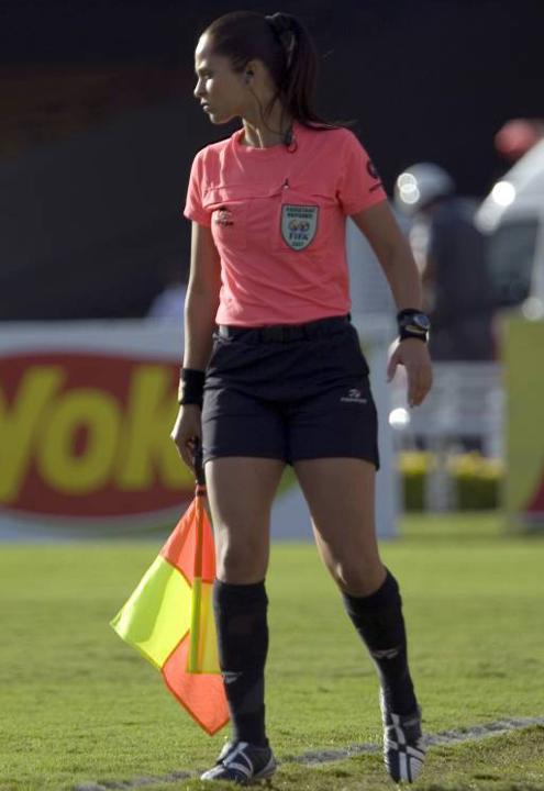 Ana Paula Oliveira, l'arbitre la plus sexy du Monde ? [Photos]