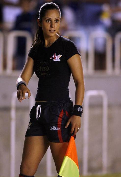 Ana Paula Oliveira, l'arbitre la plus sexy du Monde ? [Photos]