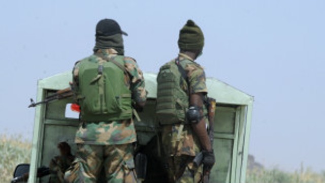 Des soldats de l'armée nigériane en patrouille contre les militants de Boko Haram