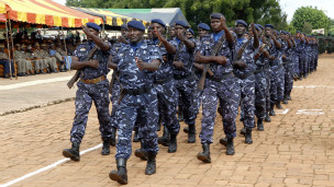 Des soldats maliens défilant le jour de la fête de l'indépendance.