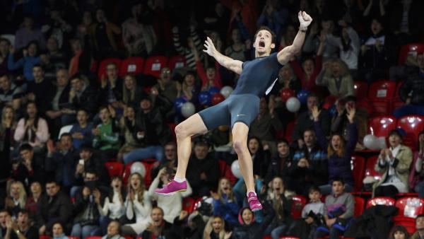 Saut à la perche: Renaud Lavillenie détrône le tsar Sergueï Bubka