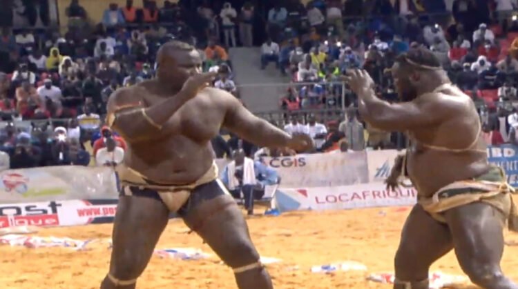 Lutte avec frappe : Eumeu Sène bat Bombardier pour la deuxième fois