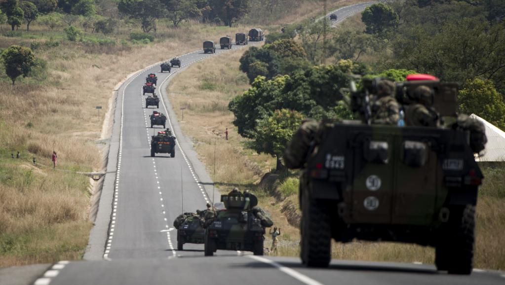 Les troupes françaises en provenance du Cameroun, sur la route de Bouar, le 7 décembre dernier. Ce samedi, des Centrafricains musulmans ont pris l'axe dans l'autre sens pour fuir les exactions.