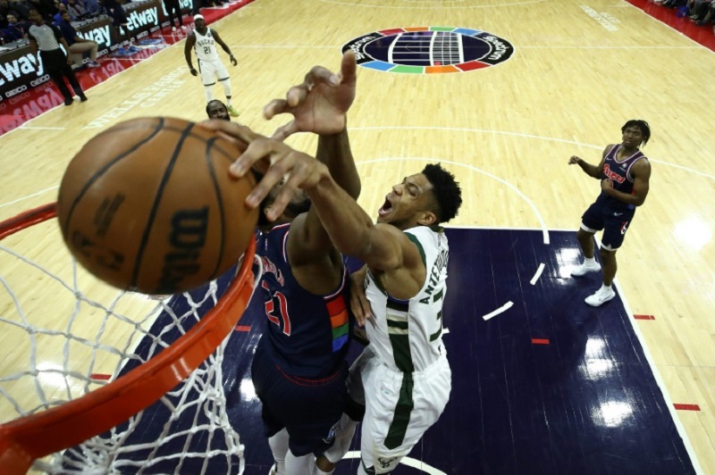 NBA: les Bucks font tomber les Sixers, les Lakers poursuivent leur dégringolade