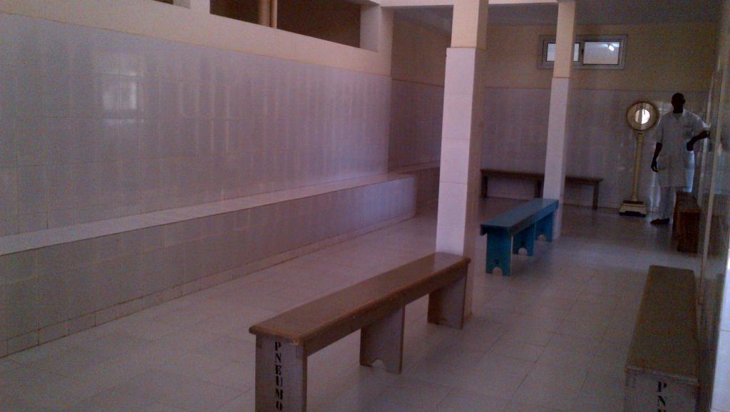 Le service pneumologie est d' ordinaire noir de monde. Ce 21 février 2014, il n'y a personne à cause de la grève des medecins du Sames, qui n'assurent que les urgences.