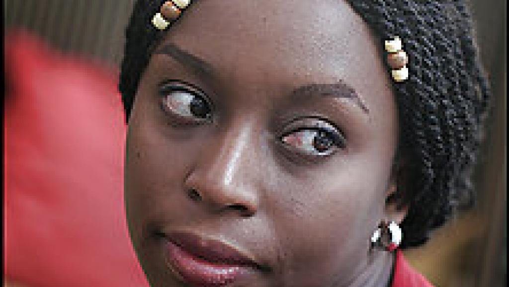 Chimamanda Ngozi Adichie s'interroge: en quoi l'homosexualité est-elle un crime?