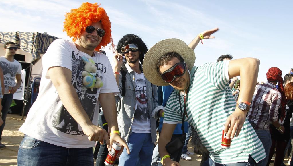 Des milliers de touristes et de Tunisiens se sont réunis à Nefta, au son de la musique électro. REUTERS/Zoubeir Souissi