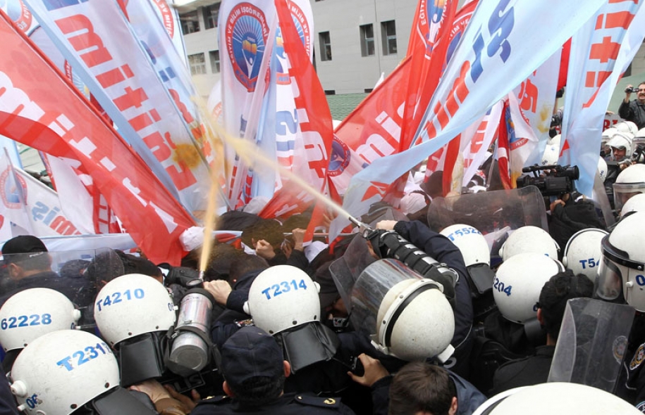 TURQUIE : La rue se remet à gronder contre la corruption du régime Erdogan
